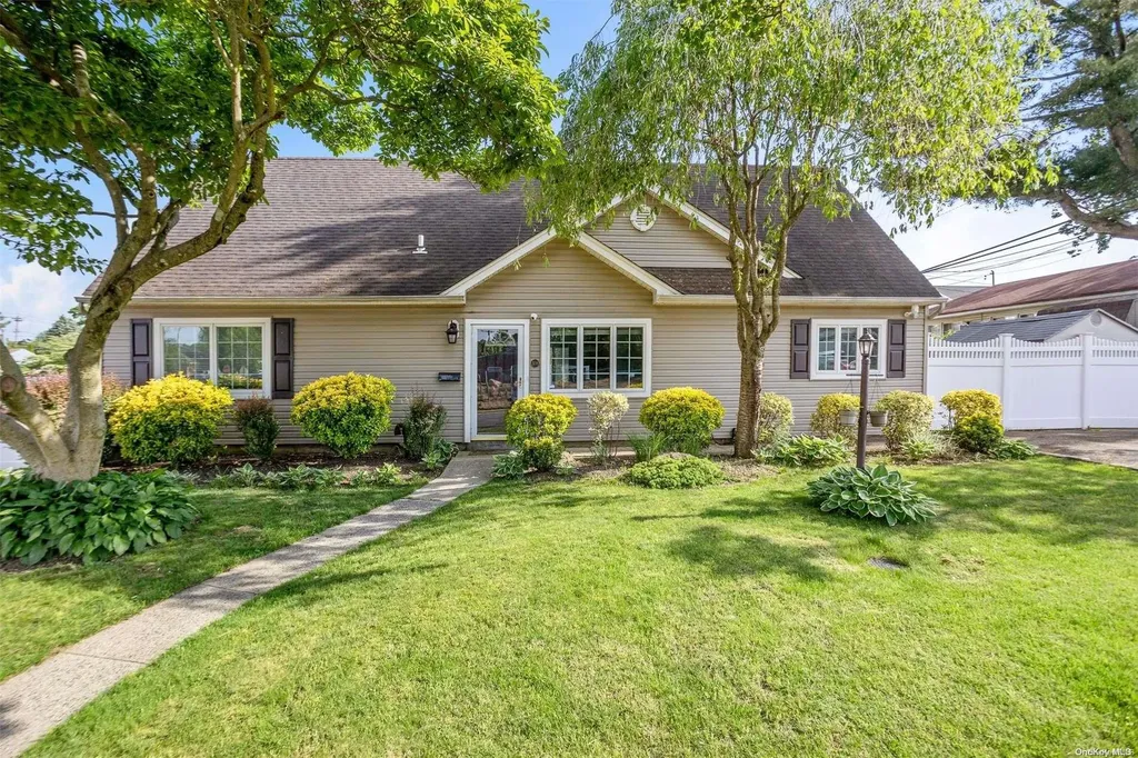 108 Candy Lane Syosset NY 11791