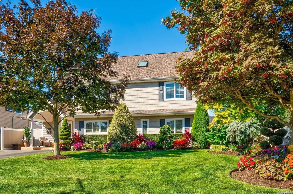 8 Quiet Lane Levittown NY 11756