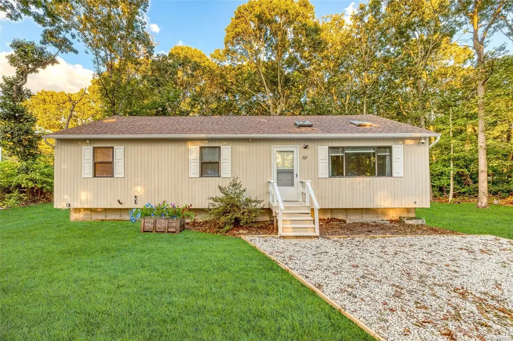111 Floyd Road Shirley NY 11967