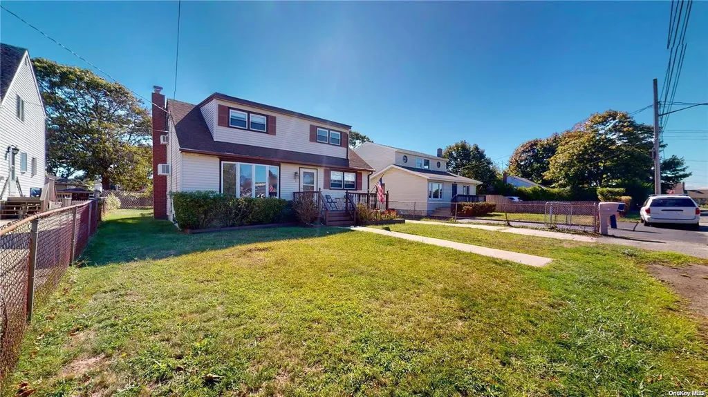 16 Manor Drive Shirley NY 11967