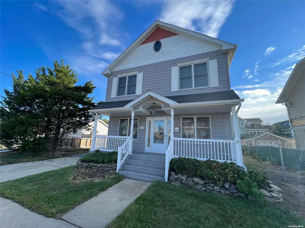 714 S 8th Street Lindenhurst NY 11757