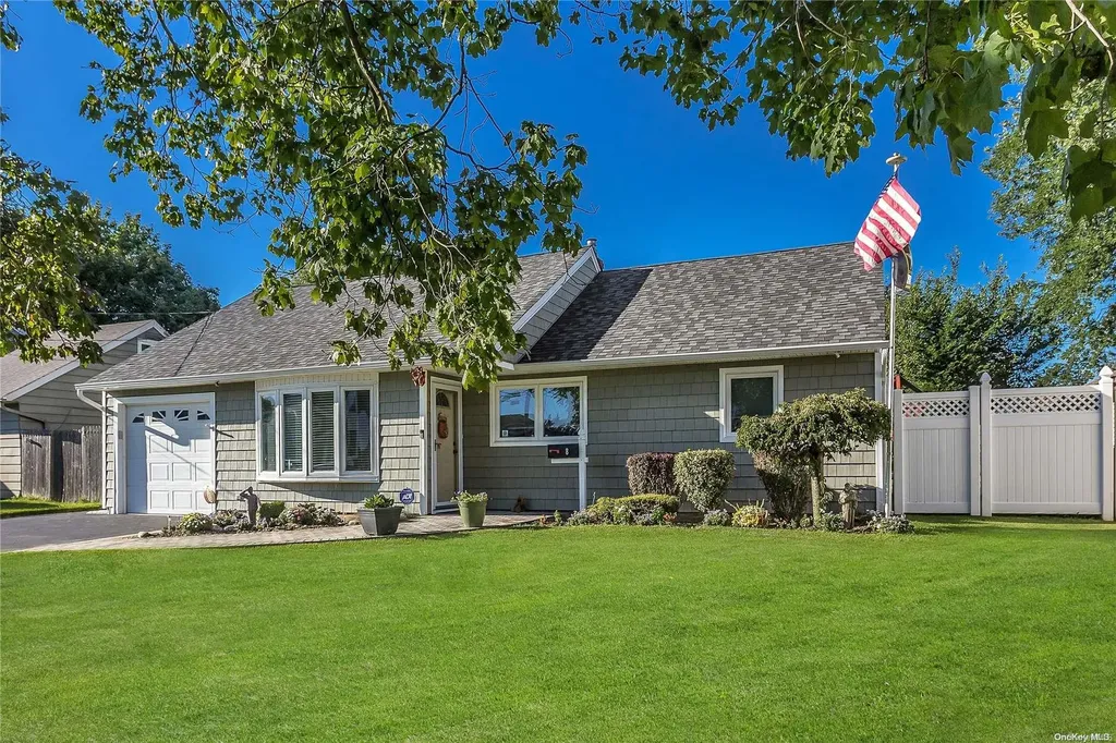 8 Wendell Street Plainview NY 11803