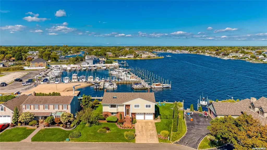 38 Waters Edge Court Babylon NY 11702