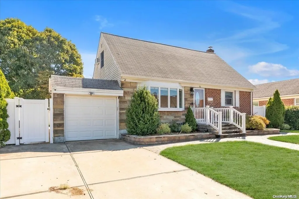 96 Bette Road East Meadow NY 11554