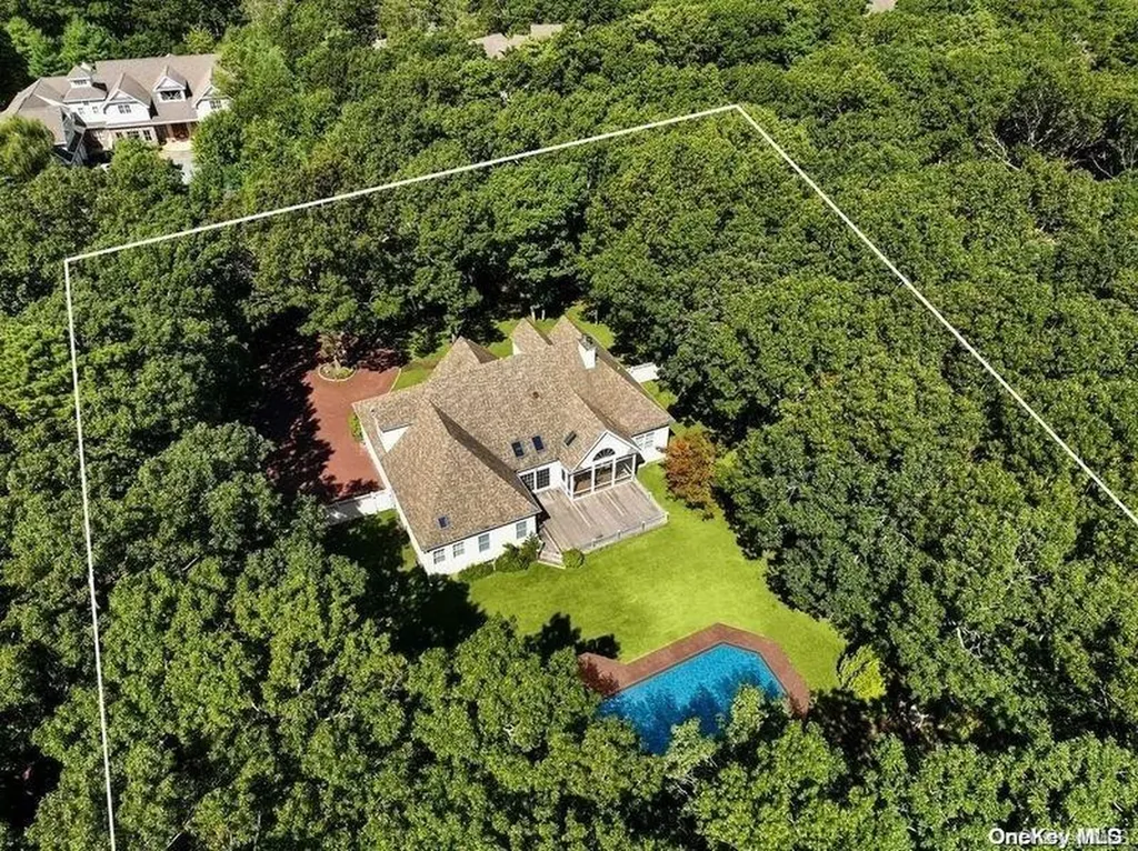 13 Red Creek Circle Hampton Bays NY 11946