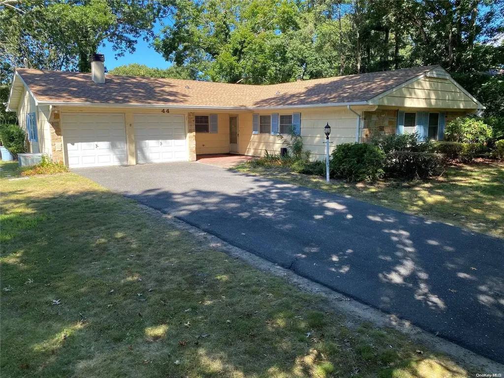 44 Sycamore Circle Stony Brook NY 11790