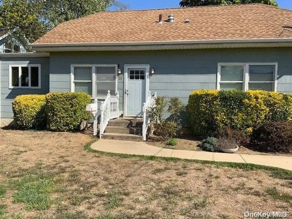 21 Maple Drive Amityville NY 11701
