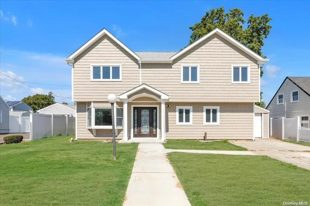 71 Crescent Lane Levittown NY 11756