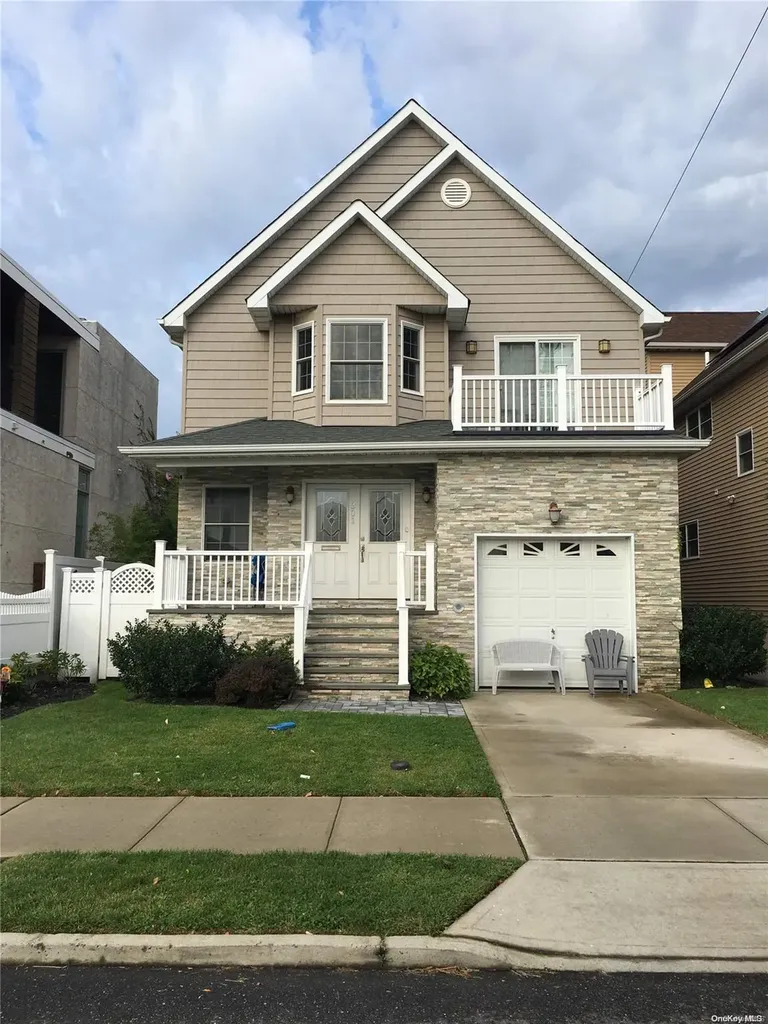 301 Roosevelt Boulevard Long Beach NY 11561