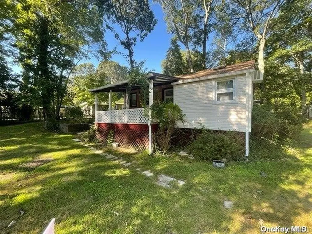 51 Shady Lane Wading River NY 11792