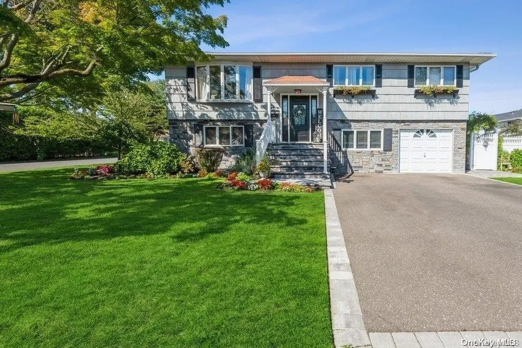 36 Hancock Road West Islip NY 11795