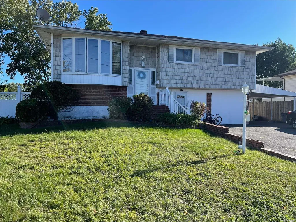 38 Blacker Street Brentwood NY 11717