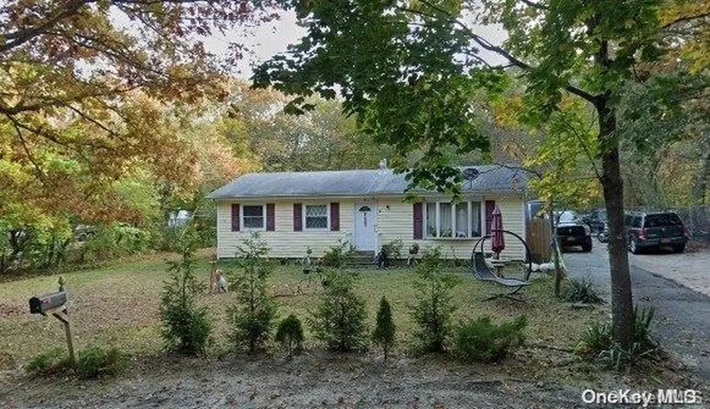 12 Murray Lane Coram NY 11727