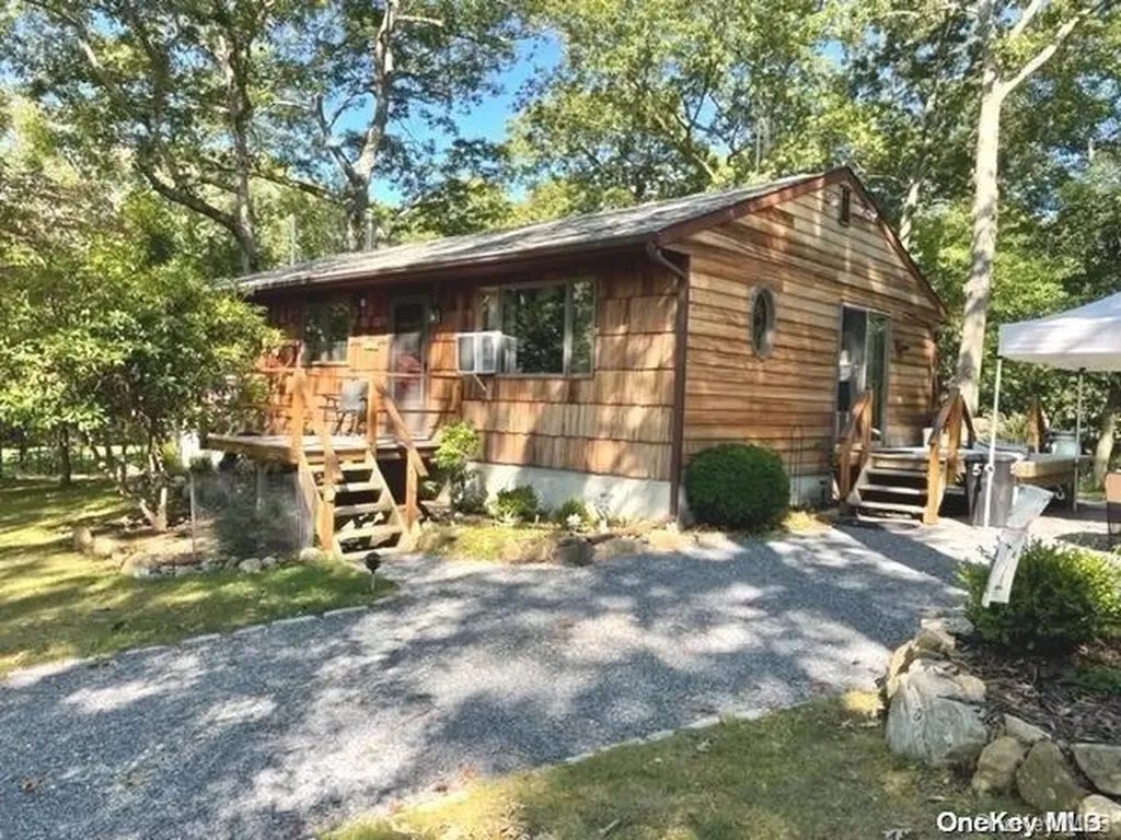 59 W Bartlett Road Middle Island NY 11953