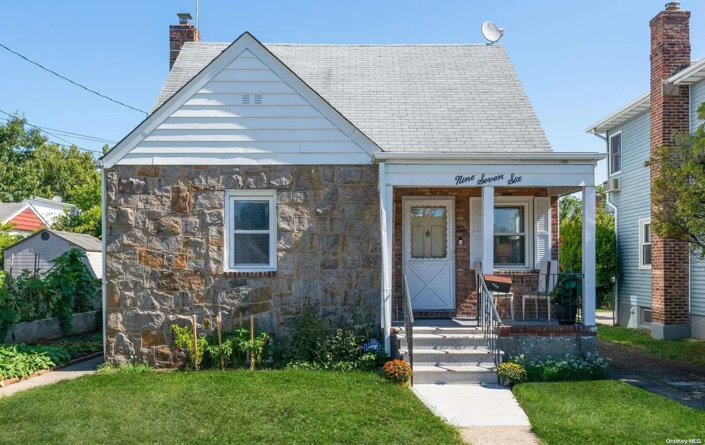 976 Hillside Boulevard New Hyde Park NY 11040