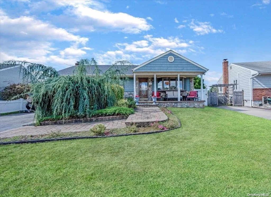 1190 Garden Place Wantagh NY 11793