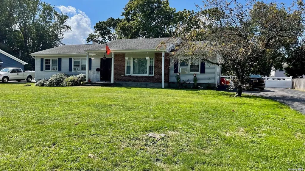 4 Parkside Drive Kings Park NY 11754