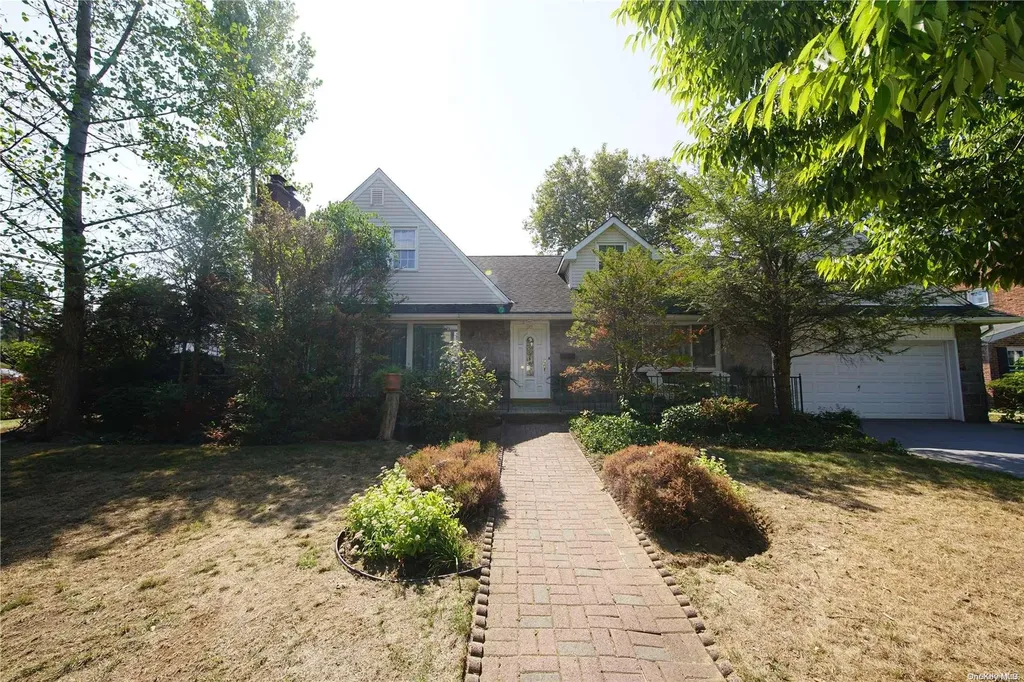 20 Birch Road Malverne NY 11565