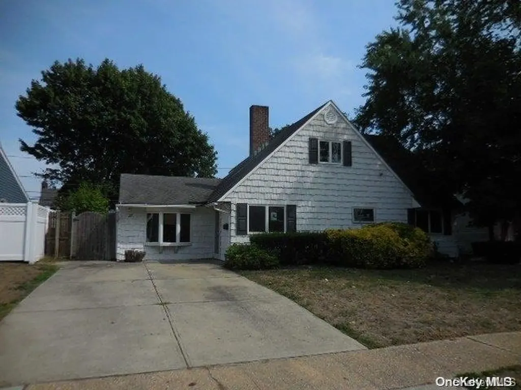 27 Wishbone Lane Wantagh NY 11793