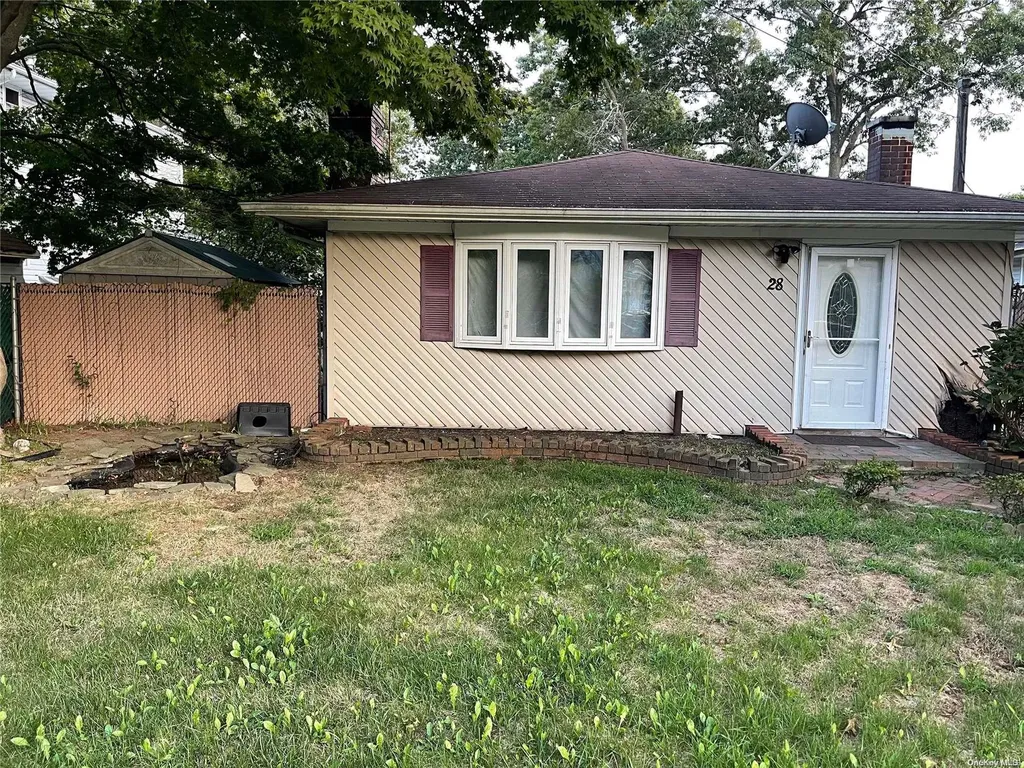 28 Parkwood Drive Mastic Beach NY 11951