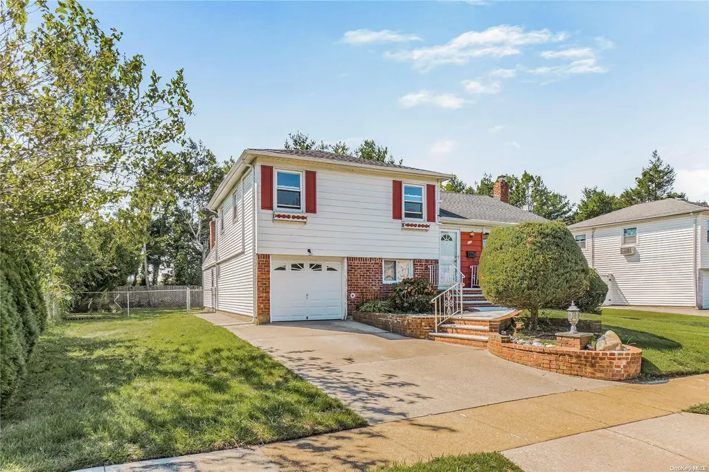 112 Colony Lane Syosset NY 11791
