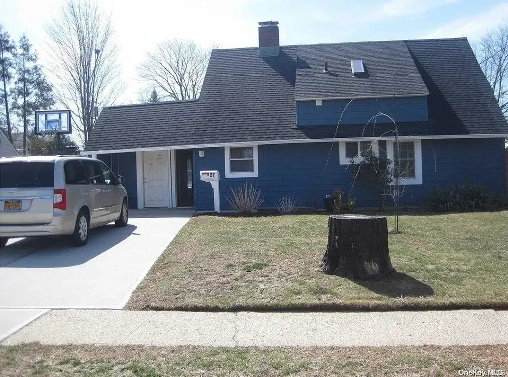 27 Grange Lane Levittown NY 11756