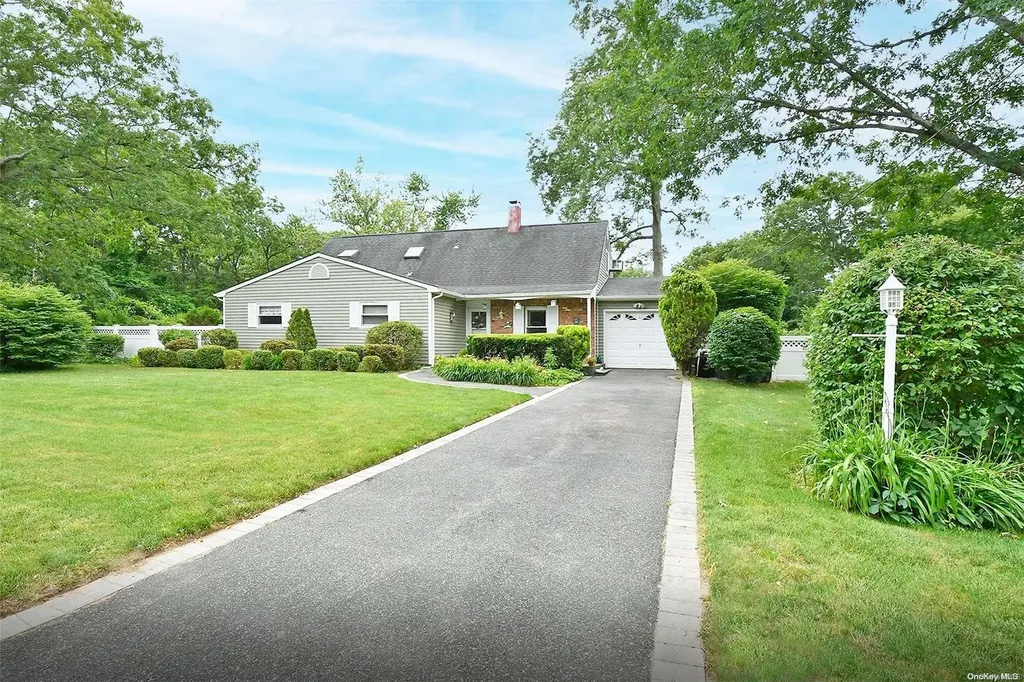 3 Hartwell Drive Mount Sinai NY 11766