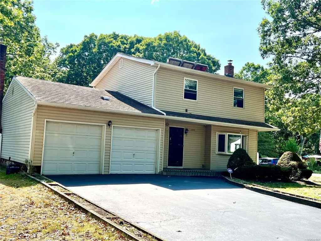 1640 Spur Drive N Central Islip NY 11722