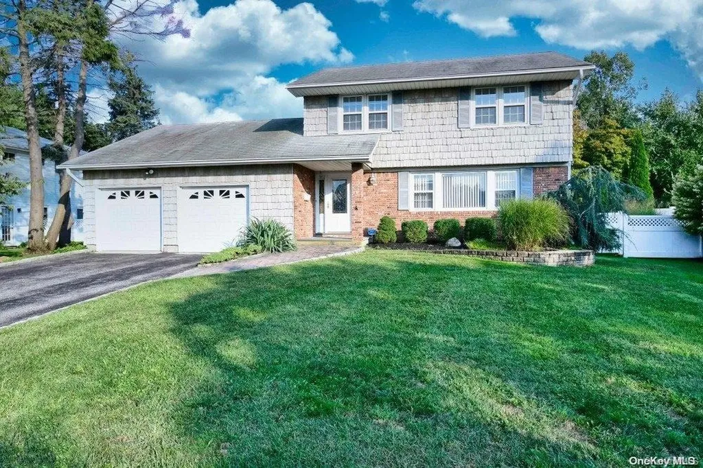 32 E Hill Drive Smithtown NY 11787