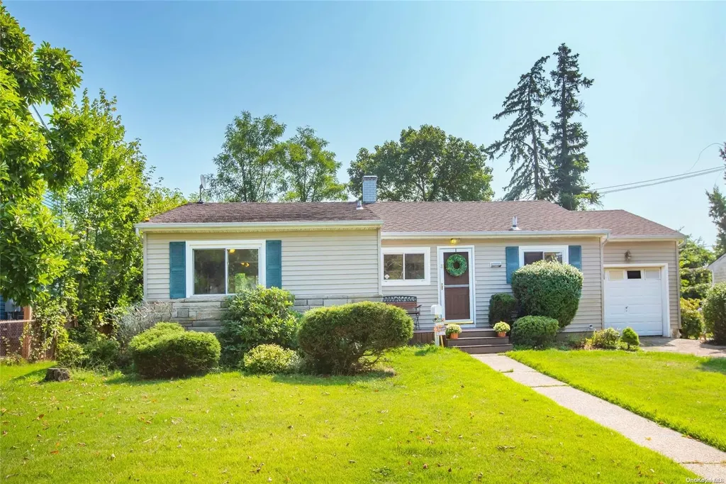33 Hope Drive Plainview NY 11803