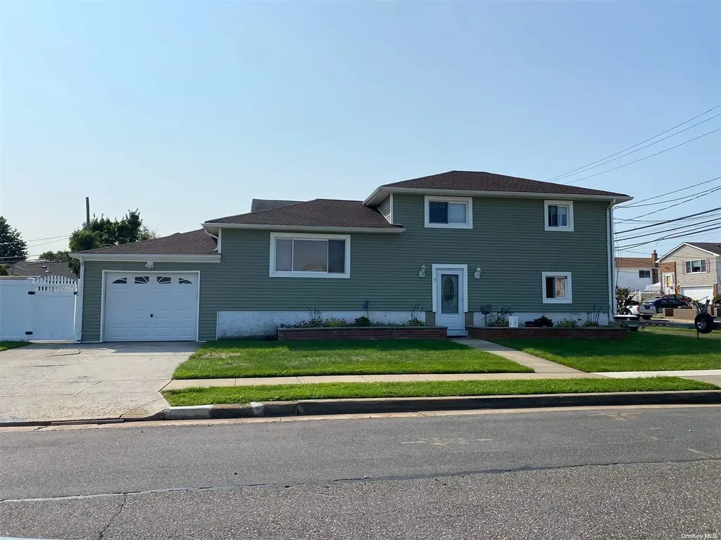 3 Van Buren Street Freeport NY 11520