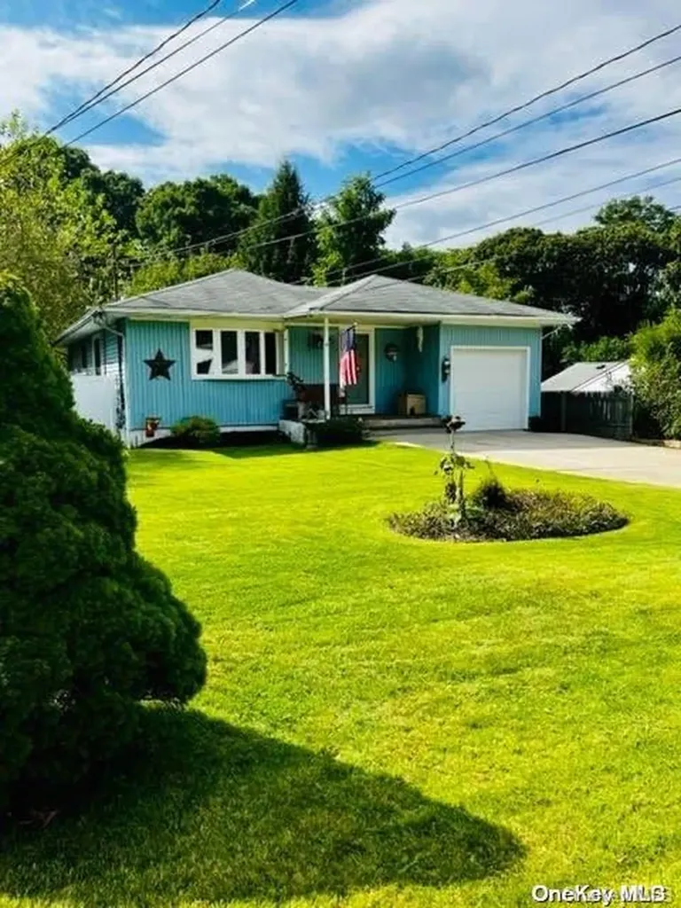 62a Joan Avenue Centereach NY 11720