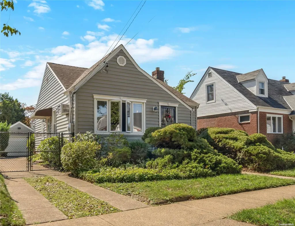 65 Paul Avenue New Hyde Park NY 11040