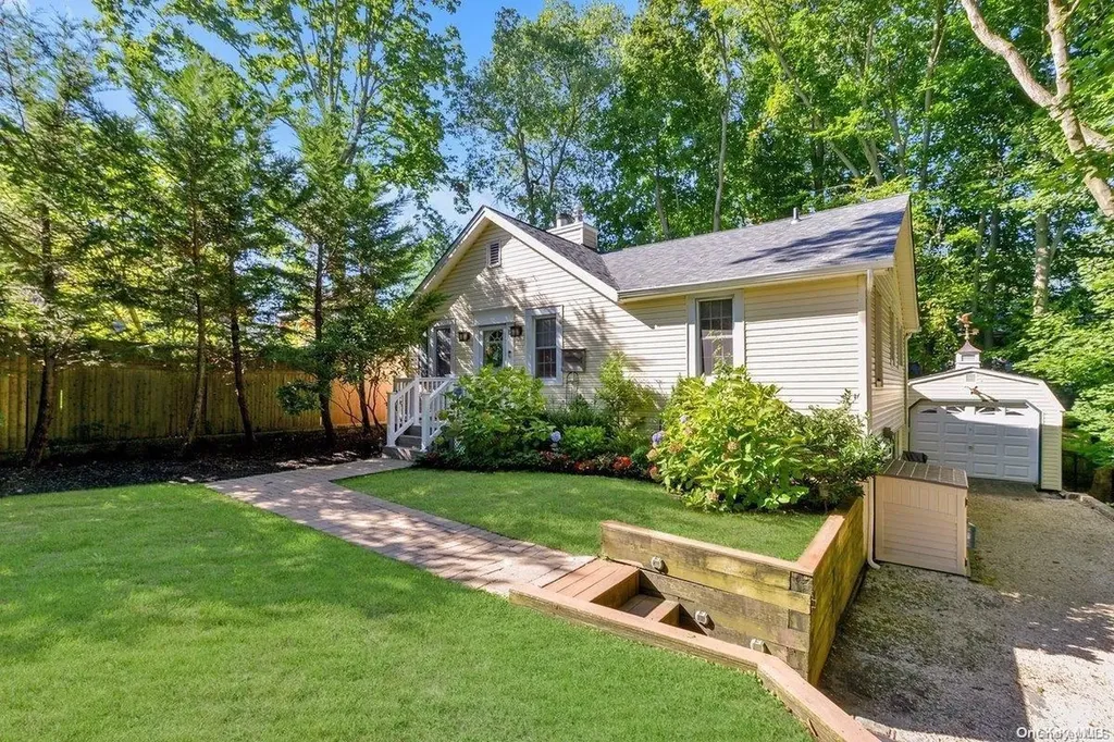12 Whaling Avenue Cold Spring Harbor NY 11724