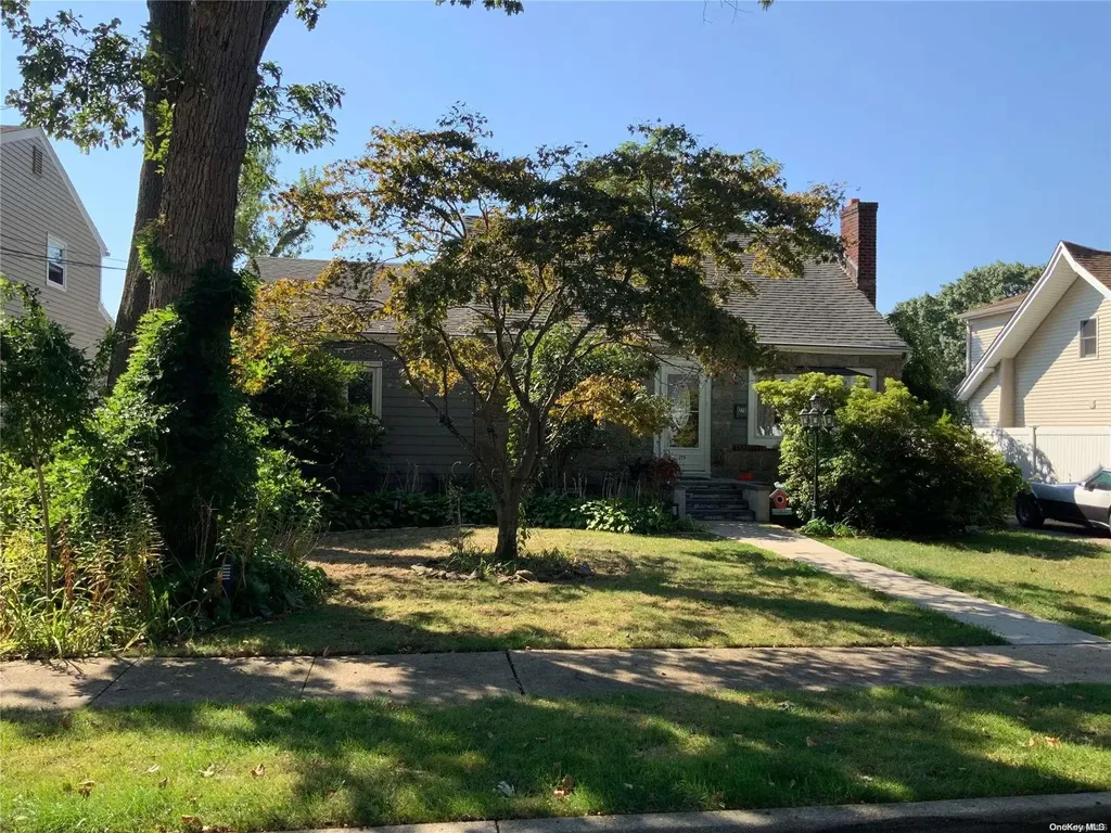 270 Amos Avenue Oceanside NY 11572