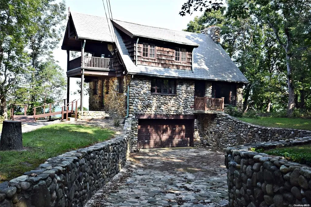 118 N Side Road Wading River NY 11792