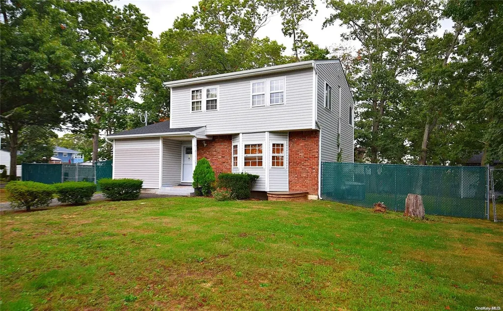 35 Lamont Place West Babylon NY 11704