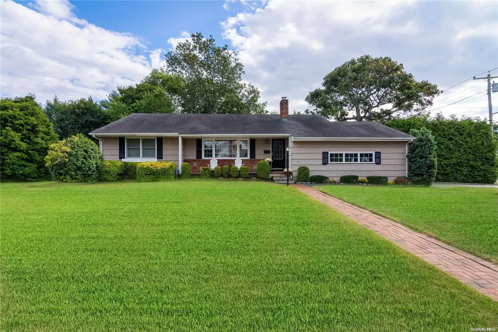 6 Tappan Avenue Islip NY 11751