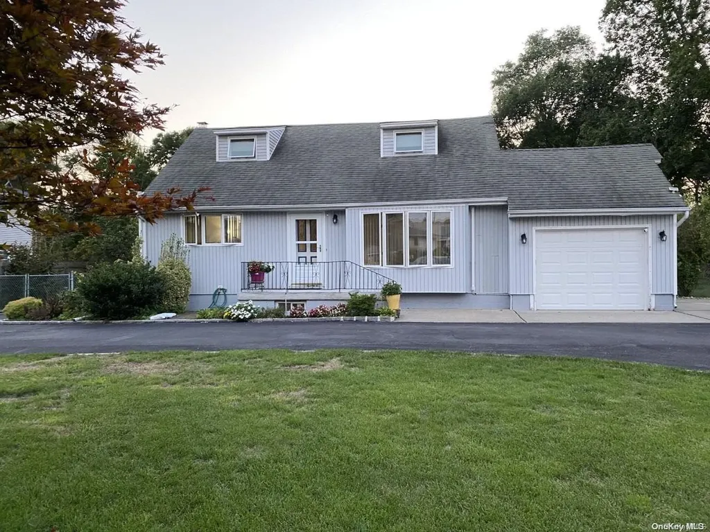 8 Smith Avenue Holbrook NY 11741