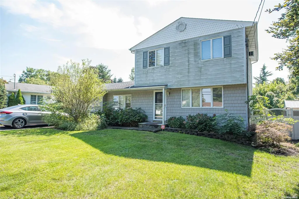 8 Janice Lane Selden NY 11784