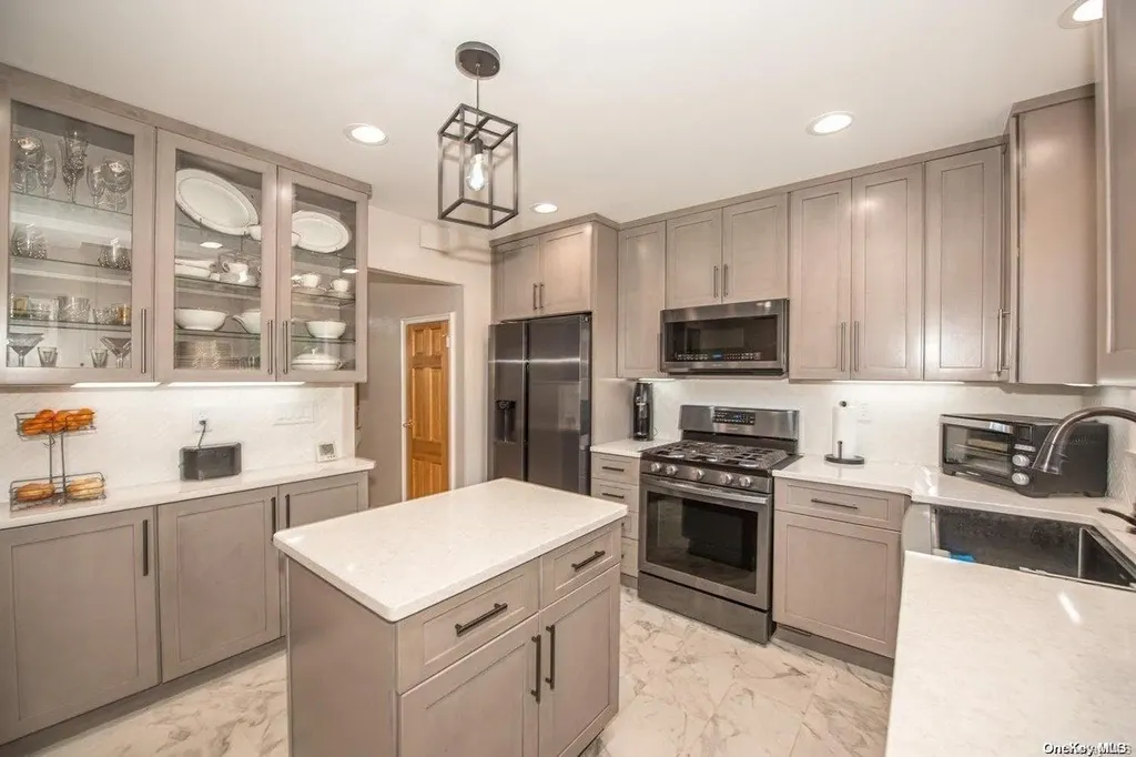 3141 Fairmount Avenue Bronx NY 10465