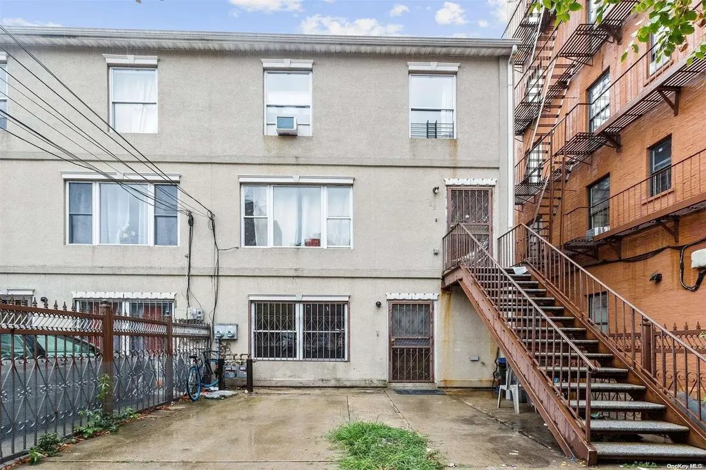 762 E 161st Street Bronx NY 10456