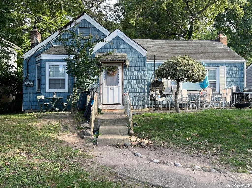103 Shore Road Glen Cove NY 11542