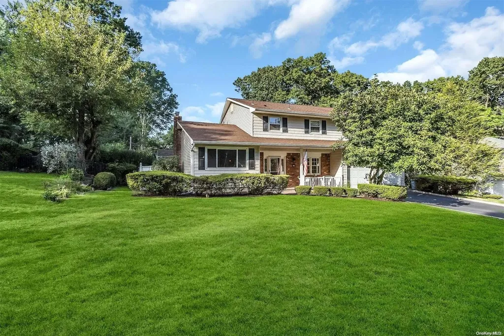 24 Sheryl Crescent Smithtown NY 11787