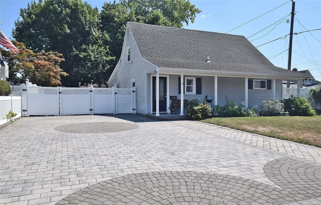 31 Celestial Lane Levittown NY 11756