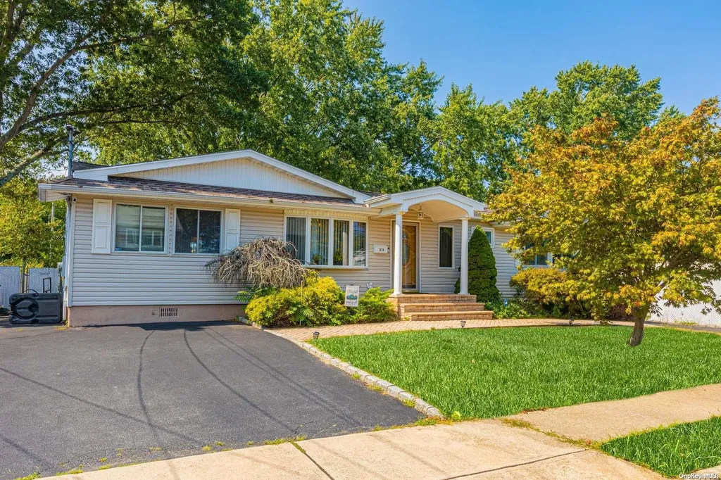 1238 Chicago Avenue Bay Shore NY 11706