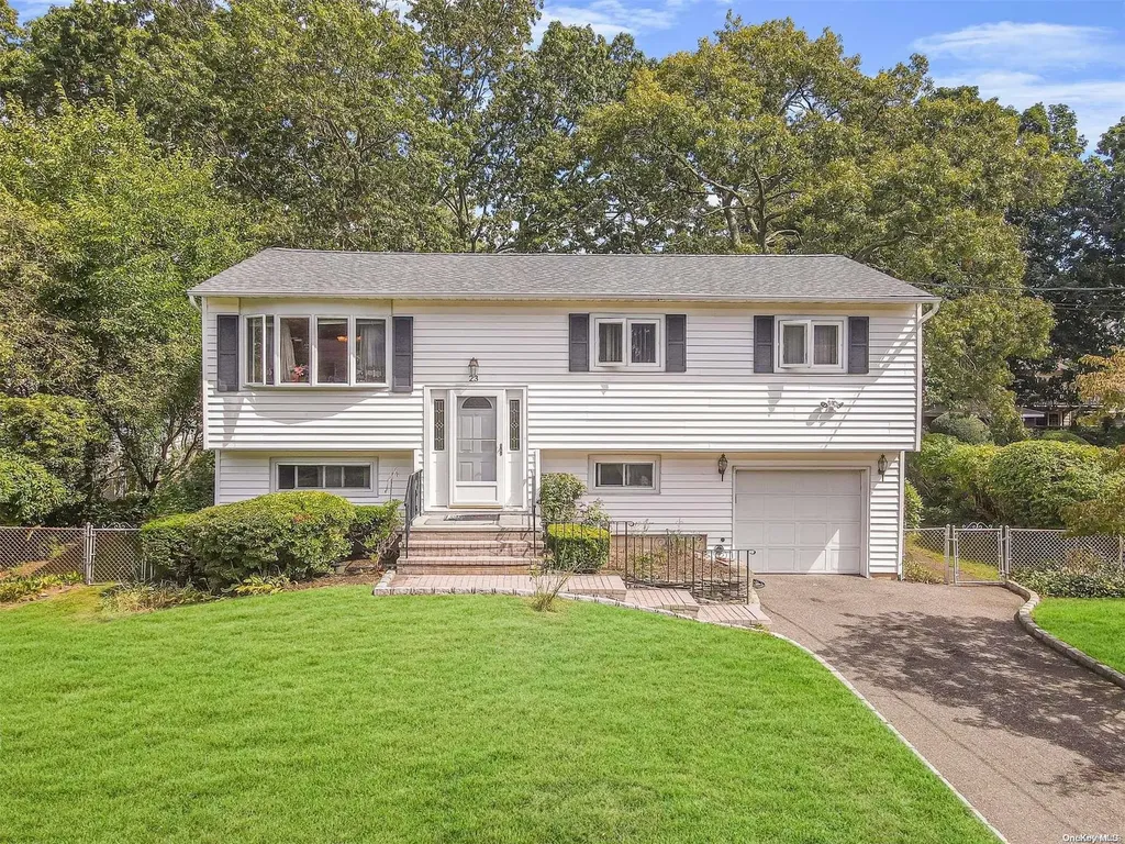 23 Fiesta Drive Centereach NY 11720