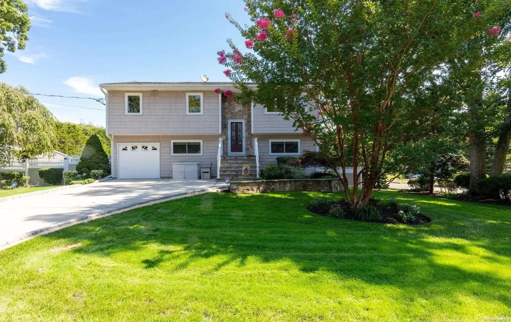 21 Jerome Street Smithtown NY 11787