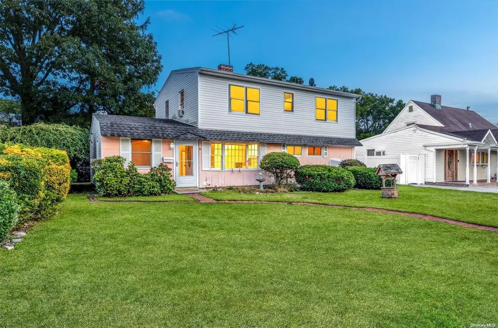 43 Mockingbird Lane Levittown NY 11756