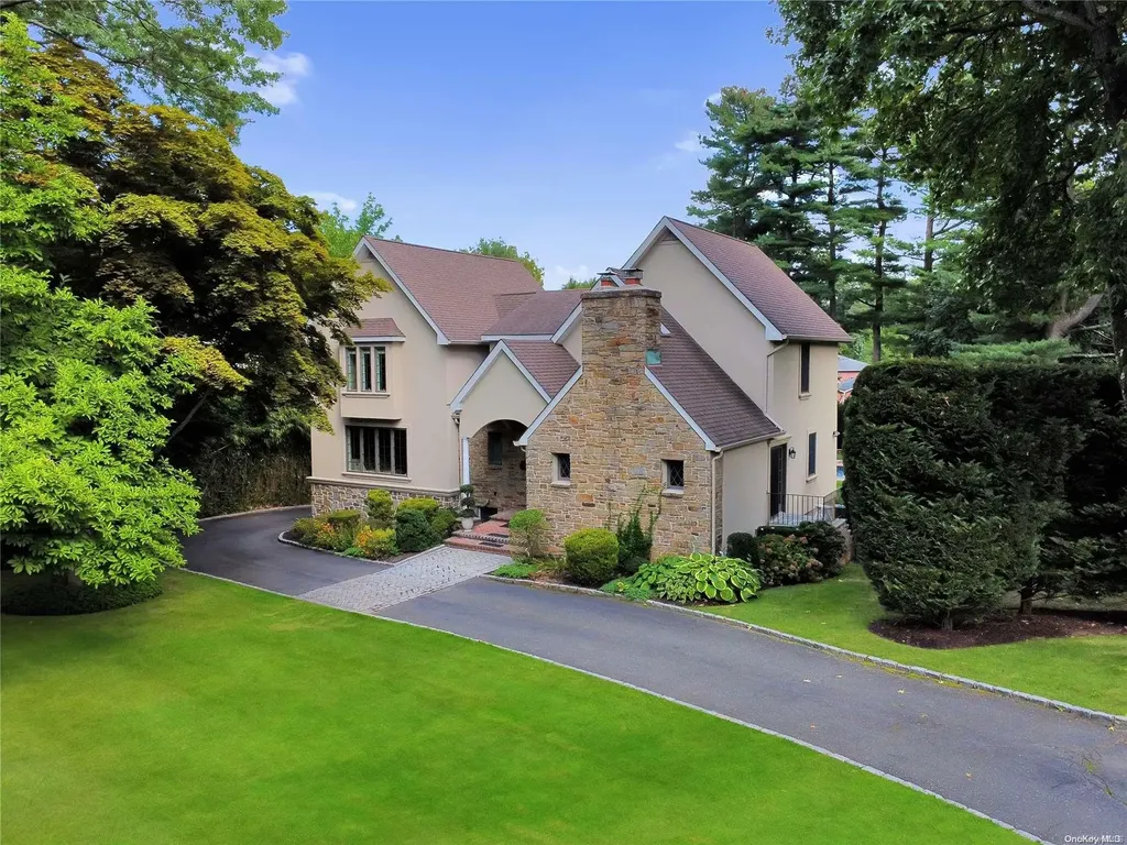 8 Cross Lane Glen Head NY 11545